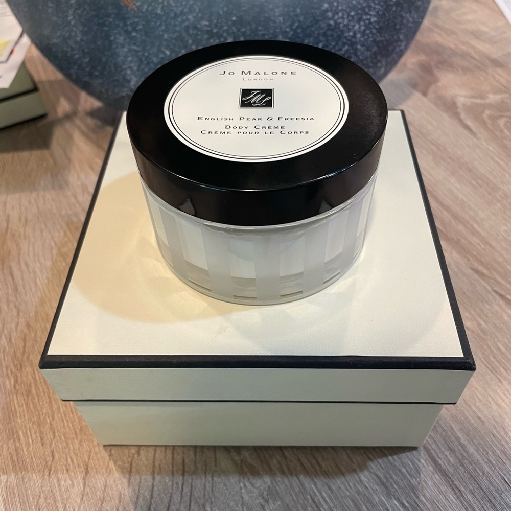 *New in Box* Jo Malone English Pear and Freesia Body Crème (5.6 fl oz / 175 ml)